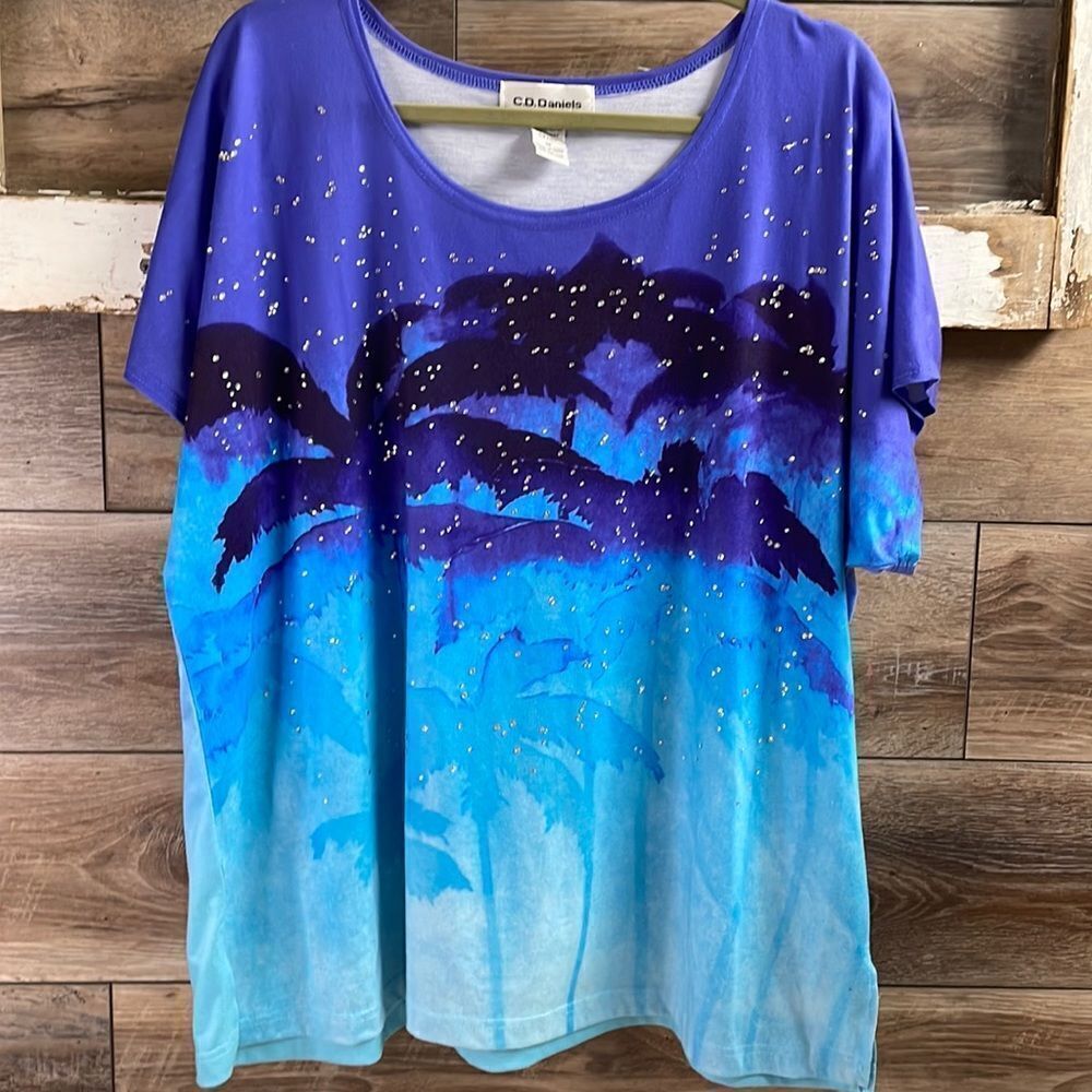 C.D. Daniels Womens Size 1X Short Sleeve Top, Size 1X, Palm Trees, Rhinestones